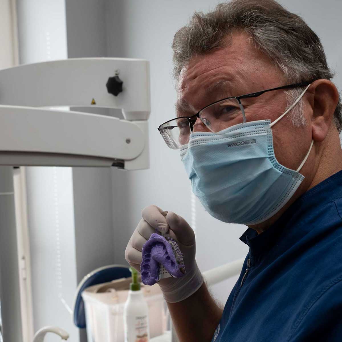 Protesi mobili dentali: tipologie, durata, pulizia e manutenzione -  Dentista Como - Studio Dentistico Renda